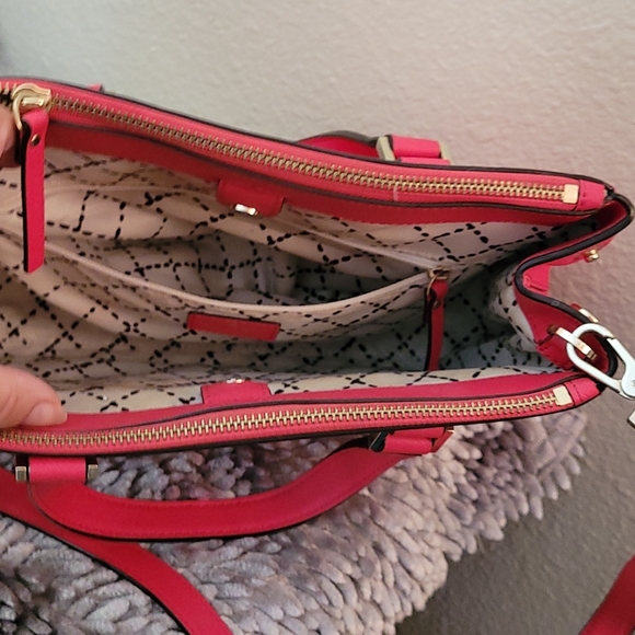 Cute pink Kate spade purse - Picture 2 of 3
